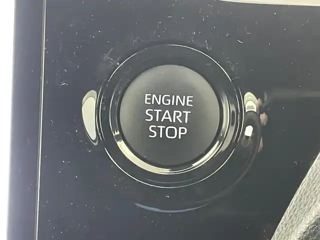トヨタ ノア S－G 埼玉県 2023(令5)年 1.9万km ホワイトパールクリスタルシャイン Toyota Safety Sense/　・プリクラッシュセーフティ/　・レーントレーシングアシスト/　・レーダークルーズコントロール/　・オートマチックハイビーム/純正10.5インチディスプレイオーディオ/DTV/CD/DVD/BT/USB/AppleCarplay/AndroidAuto/両側パワースライドドア/バックカメラ/14型フリップダウンモニター/前席シートヒーター/オートブレーキホールド/ダブルオートエアコン/シートバックテーブル/ロールサンシェード/エンジンスタートボタン/スマートキー/スペアキー/純正LEDヘッドライト/オートライト/純正アルミホイール