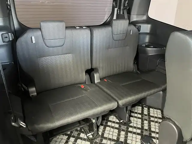 トヨタ ノア S－G 埼玉県 2023(令5)年 1.9万km ホワイトパールクリスタルシャイン Toyota Safety Sense/　・プリクラッシュセーフティ/　・レーントレーシングアシスト/　・レーダークルーズコントロール/　・オートマチックハイビーム/純正10.5インチディスプレイオーディオ/DTV/CD/DVD/BT/USB/AppleCarplay/AndroidAuto/両側パワースライドドア/バックカメラ/14型フリップダウンモニター/前席シートヒーター/オートブレーキホールド/ダブルオートエアコン/シートバックテーブル/ロールサンシェード/エンジンスタートボタン/スマートキー/スペアキー/純正LEDヘッドライト/オートライト/純正アルミホイール