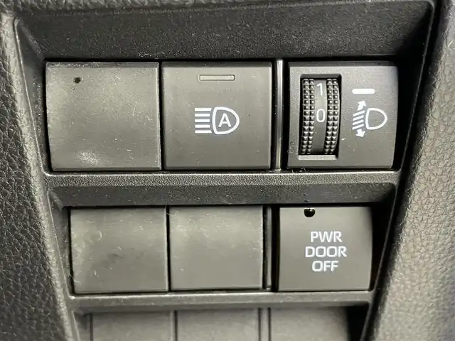 トヨタ ノア S－G 埼玉県 2023(令5)年 1.9万km ホワイトパールクリスタルシャイン Toyota Safety Sense/　・プリクラッシュセーフティ/　・レーントレーシングアシスト/　・レーダークルーズコントロール/　・オートマチックハイビーム/純正10.5インチディスプレイオーディオ/DTV/CD/DVD/BT/USB/AppleCarplay/AndroidAuto/両側パワースライドドア/バックカメラ/14型フリップダウンモニター/前席シートヒーター/オートブレーキホールド/ダブルオートエアコン/シートバックテーブル/ロールサンシェード/エンジンスタートボタン/スマートキー/スペアキー/純正LEDヘッドライト/オートライト/純正アルミホイール