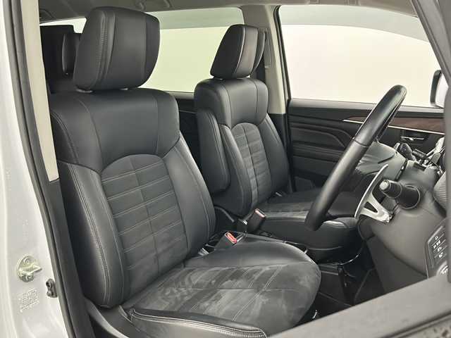 三菱 デリカＤ：５ ジャスパー 宮城県 2023(令5)年 6万km ホワイトダイヤモントド/グラファイトグレーメタリック 禁煙車/ワンオーナー/サイドオートステップ/マルチビューモニター/ALPINE製フリップダウンモニター/BIGX11インチナビ/・CD.DVD.SD.BT.USB/フルセグTV/三菱e-Assist/・衝突軽減ブレーキ/・車線逸脱警報/・アダプティブクルーズコントロール/・オートハイビームアシスト/・ブラインドスポットモニター/両側パワースライドドア/パワーバックドア/ハーフレザーシート/・D席パワーシート/・前席シートヒーター/電動パーキングブレーキ/オートホールド機能/LEDヘッドライト/LEDフォグランプ/パドルシフト/ビルトインETC/ステアリングヒーター/ステアリングスイッチ/プッシュスタート/スマートキー/純正18インチアルミホイール/純正フロアマット