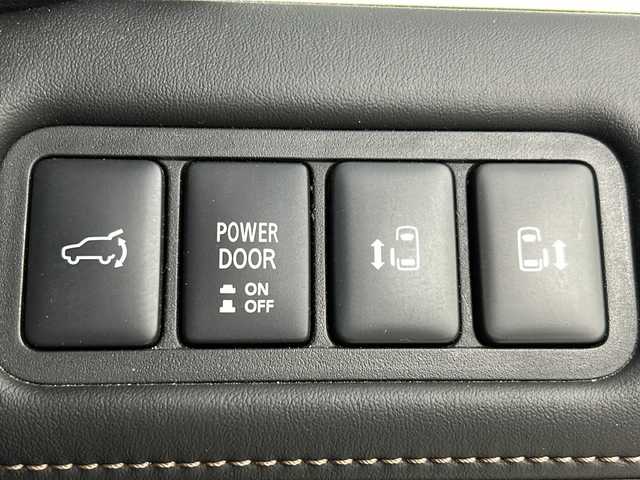 三菱 デリカＤ：５ ジャスパー 宮城県 2023(令5)年 6万km ホワイトダイヤモントド/グラファイトグレーメタリック 禁煙車/ワンオーナー/サイドオートステップ/マルチビューモニター/ALPINE製フリップダウンモニター/BIGX11インチナビ/・CD.DVD.SD.BT.USB/フルセグTV/三菱e-Assist/・衝突軽減ブレーキ/・車線逸脱警報/・アダプティブクルーズコントロール/・オートハイビームアシスト/・ブラインドスポットモニター/両側パワースライドドア/パワーバックドア/ハーフレザーシート/・D席パワーシート/・前席シートヒーター/電動パーキングブレーキ/オートホールド機能/LEDヘッドライト/LEDフォグランプ/パドルシフト/ビルトインETC/ステアリングヒーター/ステアリングスイッチ/プッシュスタート/スマートキー/純正18インチアルミホイール/純正フロアマット