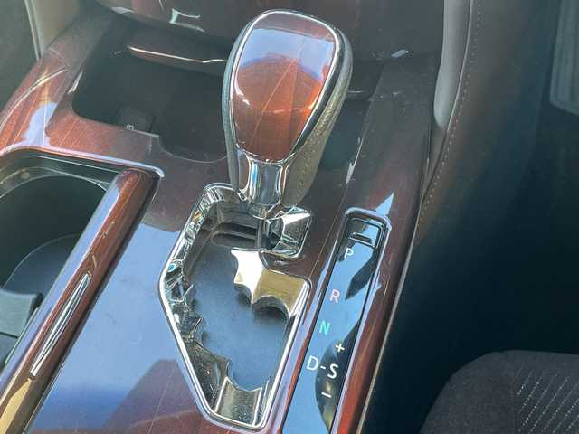 トヨタ クラウン ハイブリッド ロイヤルサルーン 茨城県 2013(平25)年 9.5万km シルバーM 純正ナビ/-BT/AM/FM/CD/TV /バックカメラ /コーナーセンサー前後/クルーズコントロール /プッシュスタート /D席N席シートヒーター  /D席N席パワーシート /純正アルミホイール /アイドリングストップ /ステアリングヒーター/オールオートパワーウィンドウ