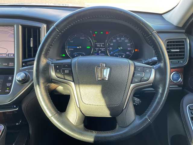 トヨタ クラウン ハイブリッド ロイヤルサルーン 茨城県 2013(平25)年 9.5万km シルバーM 純正ナビ/-BT/AM/FM/CD/TV /バックカメラ /コーナーセンサー前後/クルーズコントロール /プッシュスタート /D席N席シートヒーター  /D席N席パワーシート /純正アルミホイール /アイドリングストップ /ステアリングヒーター/オールオートパワーウィンドウ