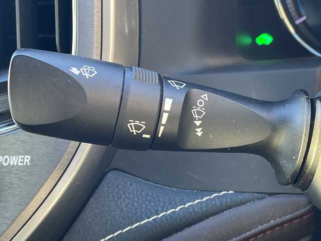 トヨタ クラウン ハイブリッド ロイヤルサルーン 茨城県 2013(平25)年 9.5万km シルバーM 純正ナビ/-BT/AM/FM/CD/TV /バックカメラ /コーナーセンサー前後/クルーズコントロール /プッシュスタート /D席N席シートヒーター  /D席N席パワーシート /純正アルミホイール /アイドリングストップ /ステアリングヒーター/オールオートパワーウィンドウ