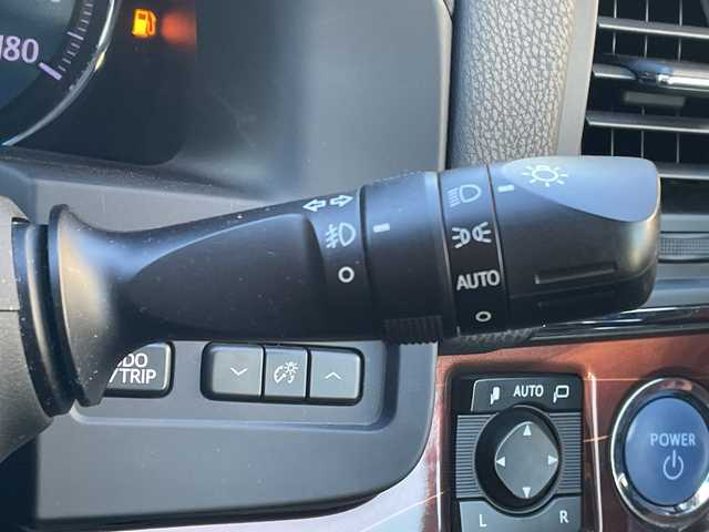 トヨタ クラウン ハイブリッド ロイヤルサルーン 茨城県 2013(平25)年 9.5万km シルバーM 純正ナビ/-BT/AM/FM/CD/TV /バックカメラ /コーナーセンサー前後/クルーズコントロール /プッシュスタート /D席N席シートヒーター  /D席N席パワーシート /純正アルミホイール /アイドリングストップ /ステアリングヒーター/オールオートパワーウィンドウ