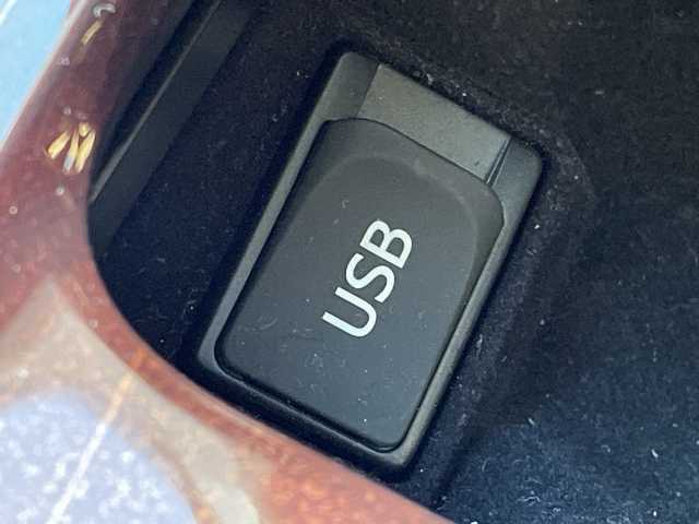 トヨタ クラウン ハイブリッド ロイヤルサルーン 茨城県 2013(平25)年 9.5万km シルバーM 純正ナビ/-BT/AM/FM/CD/TV /バックカメラ /コーナーセンサー前後/クルーズコントロール /プッシュスタート /D席N席シートヒーター  /D席N席パワーシート /純正アルミホイール /アイドリングストップ /ステアリングヒーター/オールオートパワーウィンドウ