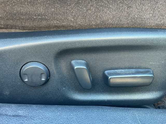 トヨタ クラウン ハイブリッド ロイヤルサルーン 茨城県 2013(平25)年 9.5万km シルバーM 純正ナビ/-BT/AM/FM/CD/TV /バックカメラ /コーナーセンサー前後/クルーズコントロール /プッシュスタート /D席N席シートヒーター  /D席N席パワーシート /純正アルミホイール /アイドリングストップ /ステアリングヒーター/オールオートパワーウィンドウ