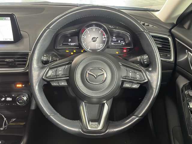 マツダ アクセラ スポーツ 15XD プロアクティブ 広島県 2016(平28)年 4.2万km マシーングレープレミアムM 純正ナビ/シートヒーター/パワーシート/ブラインドスポットモニター/レーダークルーズコントロール/ヘッドアップディスプレイ/ステアリングヒーター/オートマチックハイビーム/パドルシフト/ＥＴＣ/ＬＥＤヘッドライト/純正18インチアルミホイール(215/45/R18)/エアバッグ(運転席/助手席/サイド/カーテン)