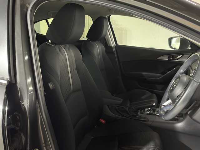 マツダ アクセラ スポーツ 15XD プロアクティブ 広島県 2016(平28)年 4.2万km マシーングレープレミアムM 純正ナビ/シートヒーター/パワーシート/ブラインドスポットモニター/レーダークルーズコントロール/ヘッドアップディスプレイ/ステアリングヒーター/オートマチックハイビーム/パドルシフト/ＥＴＣ/ＬＥＤヘッドライト/純正18インチアルミホイール(215/45/R18)/エアバッグ(運転席/助手席/サイド/カーテン)