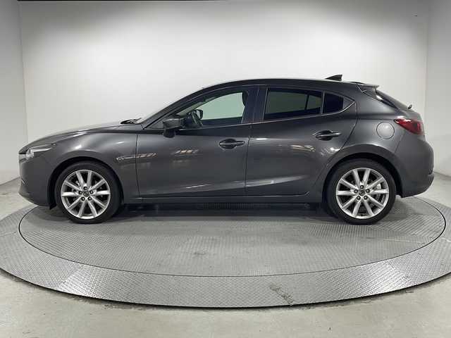 マツダ アクセラ スポーツ 15XD プロアクティブ 広島県 2016(平28)年 4.2万km マシーングレープレミアムM 純正ナビ/シートヒーター/パワーシート/ブラインドスポットモニター/レーダークルーズコントロール/ヘッドアップディスプレイ/ステアリングヒーター/オートマチックハイビーム/パドルシフト/ＥＴＣ/ＬＥＤヘッドライト/純正18インチアルミホイール(215/45/R18)/エアバッグ(運転席/助手席/サイド/カーテン)