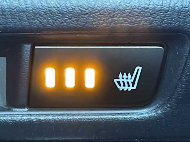 マツダ アクセラ スポーツ 15XD プロアクティブ 広島県 2016(平28)年 4.2万km マシーングレープレミアムM 純正ナビ/シートヒーター/パワーシート/ブラインドスポットモニター/レーダークルーズコントロール/ヘッドアップディスプレイ/ステアリングヒーター/オートマチックハイビーム/パドルシフト/ＥＴＣ/ＬＥＤヘッドライト/純正18インチアルミホイール(215/45/R18)/エアバッグ(運転席/助手席/サイド/カーテン)