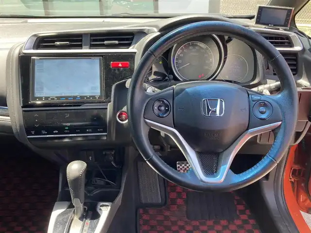 ホンダ フィット RS 香川県 2014(平26)年 12.4万km サンセットオレンジⅡ 登録時走行距離：123166km/ディーラー純正8型ナビ/　CD DVD BT フルセグTV/バックカメラ/シティブレーキアシスト/クルーズコントロール/パドルシフト/LEDヘッドライト/オートライト/フォグランプ/アイドリングストップ/横滑り防止装置/ETC/革巻きステアリング/ステアリングスイッチ/プッシュスタート/スマートキー/スペアキー