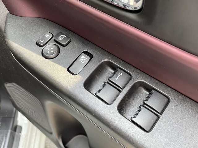スズキ スペーシア カスタム HYBRID XS ターボ 長野県 2024(令6)年 1.1万km ピュアホワイトP ワンオーナー/４WD/純正ナビ/フルセグTV　/全方位カメラ/純正15インチアルミホイール/両側電動ドア　/ターボ過給機　/プッシュスタート　/スマートキー　/ETC　/追従クルーズコントロール　/Bluetooth　/ＵＳＢ入力端子　/ＥＴＣ　/純正フロアマット/ハーフレザーシート/シートヒーター/ステアリングヒーター/レーンキープアシスト/衝突被害軽減装置/前後ドライブレコーダー/純正アルミホイール/ＬＥＤライト/アイドリングストップ