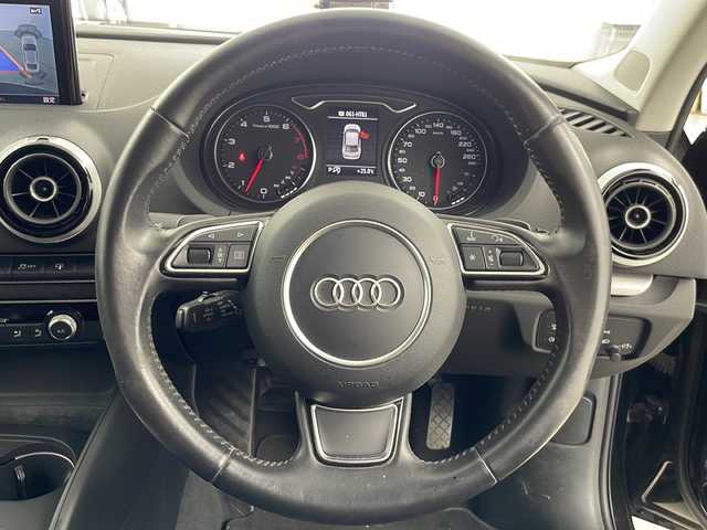 アウディ Ａ３ セダン 1．8 TFSI クワトロ 道央・札幌 2015(平27)年 3.7万km 黒 ・４WD/ターボ/・純正ナビ/・Bluetooth/フルセグ/・バックカメラ/・キセノンライト/オートライト/・ドライブレコーダー/・コーナーセンサー/・サマータイヤ純正アルミ付積込