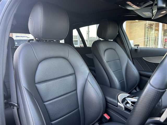 メルセデス・ベンツ Ｃ１８０ ステーションW ローレウスED 福岡県 2018(平30)年 5.3万km オブシディアンブラック パノラマサンルーフ/レーダーセーフティパッケージ/アダプティブクルーズコントロール/レーンキープアシスト/ブラインドスポットモニター/アクティブセーフティブレーキ/純正ナビ/フルセグTV/Ｂカメラ　/ＢＴ　/黒革　/シートＨ　/ＬＥＤ　/Ａライト　/Ｐバックドア　/アンビエントライト　/ステアリングＳ　/パドルＳ　/純正１８インチアルミホイール　/ＥＴＣ２．０