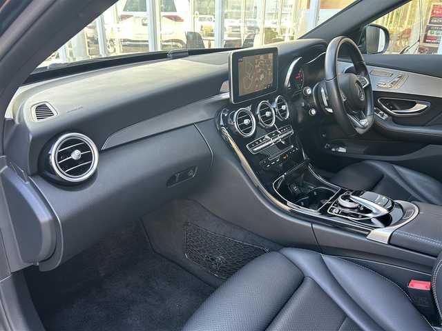 メルセデス・ベンツ Ｃ１８０ ステーションW ローレウスED 福岡県 2018(平30)年 5.3万km オブシディアンブラック パノラマサンルーフ/レーダーセーフティパッケージ/アダプティブクルーズコントロール/レーンキープアシスト/ブラインドスポットモニター/アクティブセーフティブレーキ/純正ナビ/フルセグTV/Ｂカメラ　/ＢＴ　/黒革　/シートＨ　/ＬＥＤ　/Ａライト　/Ｐバックドア　/アンビエントライト　/ステアリングＳ　/パドルＳ　/純正１８インチアルミホイール　/ＥＴＣ２．０