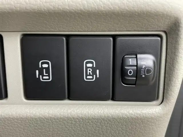 スズキ スペーシア HYBRID X 岡山県 2019(平31)年 4万km シフォンアイボリーM KENWOOD７インチナビ/【CD/DVD/BT/USB/iPod/フルセグTV】/型番：KXM-E503W/バックカメラ/ETC/両側パワースライドドア/アイドリングストップ/後席サンシェイド/チルトステアリング/横滑り防止機能/ISOFIX/リアサーキュレーター/プッシュスタート/スマートキー×２/取扱説明書/ナビ取扱説明書