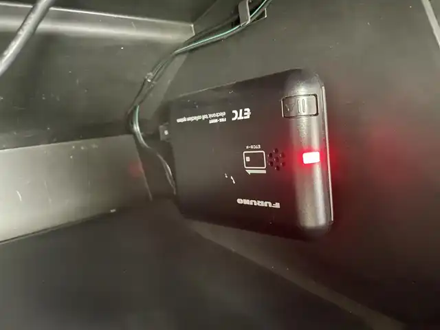 スズキ スペーシア HYBRID X 岡山県 2019(平31)年 4万km シフォンアイボリーM KENWOOD７インチナビ/【CD/DVD/BT/USB/iPod/フルセグTV】/型番：KXM-E503W/バックカメラ/ETC/両側パワースライドドア/アイドリングストップ/後席サンシェイド/チルトステアリング/横滑り防止機能/ISOFIX/リアサーキュレーター/プッシュスタート/スマートキー×２/取扱説明書/ナビ取扱説明書