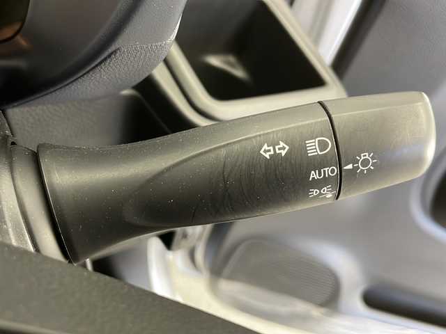 スズキ アルト L 長野県 2023(令5)年 2.3万km シルキーシルバーメタリック 4WD/純正ディスプレイオーディオ&AM&FM&USB&BT/衝突軽減ブレーキ/コーナーセンサー/盗難防止装置/アイドリングストップ/前席シートヒーター/バックカメラ/オートライト/オートマチックハイビーム/ヘッドライトレベライザー/電動格納ミラー/純正ホイールキャップ装着/社外フロアマット/社外ドアバイザー/リモコンキー/スペアキー1本/取扱説明書