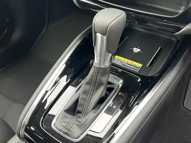 ホンダ ヴェゼル ハイブリッド e:HEV Z 滋賀県 2025(令7)年 0.1千km プラチナホワイトパール 登録済未使用車/純正９インチナビ/(Bluetooth/フルセグTV/USB)/パワーバックドア/レーダークルーズコントロール/バックカメラ/ブラインドスポットモニター/クリアランスソナー/ETC2.0/ワイヤレス充電/ステアリングヒーター/シートヒーター/純正１８インチアルミホイール/オートライト/オートハイビーム/LEDヘッドライト/スペアキー