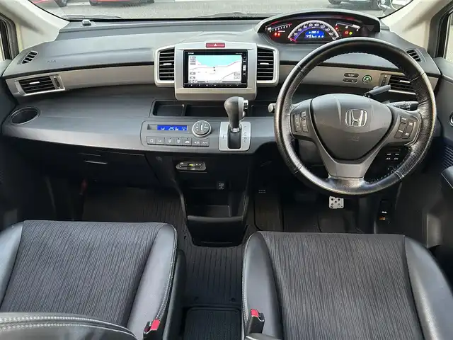 ホンダ フリード G プレミアムエディション 島根県 2015(平27)年 8.8万km プレミアムスパークルブラックパール 登録時走行距離88515km/Gathersナビ/Bluetooth/AM/FM/CD/DVD/Apple Car Play/フルセグTV/Gathersフリップダンモニター/バックカメラ/両側パワースライドドア/クルーズコントロール/横滑り防止装置/ビルトインETC/純正フロアマット/無限スポイラー/リア/ローダウン/オートライト/スマートキー(スペアキー×1)/エンジンスターター/ウィンカーミラー/ドアバイザー/禁煙車