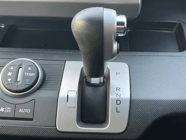 ホンダ フリード G プレミアムエディション 島根県 2015(平27)年 8.8万km プレミアムスパークルブラックパール 登録時走行距離88515km/Gathersナビ/Bluetooth/AM/FM/CD/DVD/Apple Car Play/フルセグTV/Gathersフリップダンモニター/バックカメラ/両側パワースライドドア/クルーズコントロール/横滑り防止装置/ビルトインETC/純正フロアマット/無限スポイラー/リア/ローダウン/オートライト/スマートキー(スペアキー×1)/エンジンスターター/ウィンカーミラー/ドアバイザー/禁煙車