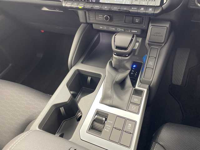 トヨタ ランドクルーザー ２５０ VX 群馬県 2025(令7)年 0.1千km プラチナホワイトパールマイカ 登録済未使用車/＝＝＝＝＝＝＝＝＝＝＝＝＝＝＝＝＝＝＝＝＝＝/電動ムーンルーフ　/純正１２．３型ナビ　/全周囲カメラ　/電子ミラー　/レザーシート　/シートヒーター／シートベンチレーション　/電動リアゲート　/衝突被害軽減ブレーキ　/レーンアシスト　/禁煙車