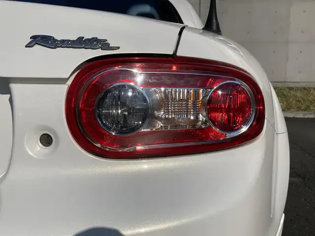 マツダ ロードスター 20周年記念車 静岡県 2009(平21)年 5.6万km クリスタルホワイトパールマイカ 社外メモリーナビ(AVIC-RZ300)/　AM FM CD DVD USB/フルセグTV/ETC/革巻きステアリング/ステアリングスイッチ/HIDオートヘッドランプ/純正17インチアルミホイール/スマートキー2本/フロントフォグランプ/パドルシフト/特別仕様車/RECARO社製特別仕様バケットハーフレザーシート/シートヒーター(全席)