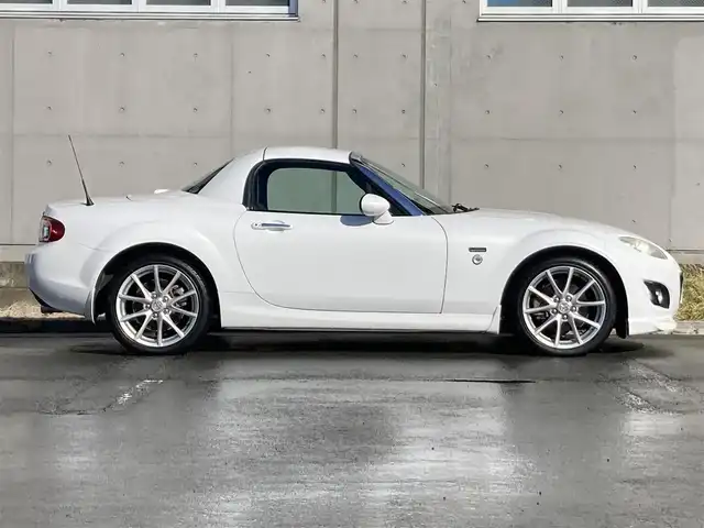 マツダ ロードスター 20周年記念車 静岡県 2009(平21)年 5.6万km クリスタルホワイトパールマイカ 社外メモリーナビ(AVIC-RZ300)/　AM FM CD DVD USB/フルセグTV/ETC/革巻きステアリング/ステアリングスイッチ/HIDオートヘッドランプ/純正17インチアルミホイール/スマートキー2本/フロントフォグランプ/パドルシフト/特別仕様車/RECARO社製特別仕様バケットハーフレザーシート/シートヒーター(全席)