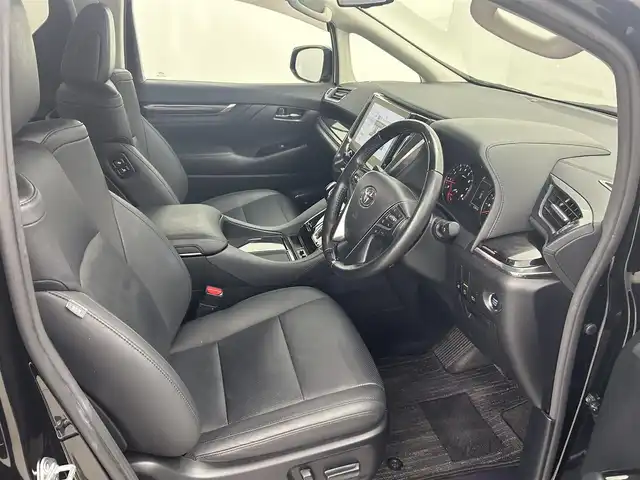 トヨタ アルファード S Cパッケージ 熊本県 2020(令2)年 4.3万km ブラック JBLプレミアムサウンド/モデリスタエアロフル/サンルーフ/純正ナビ（ＣＤ・ＤＶＤ・フルセグ・ＢＴ・ＡｐｐｌＣａｒＰｌａｙ・ＡｎｄｒｏｉｄＡｕｔｏ・ＵＳＢ）/全周囲カメラ　/ビルトインETC2.0/社外前後ドライブレコーダー　/純正後席フリップダウンモニター/レーダークルーズコントロール/プリクラッシュセーフティ/レーンキープアシスト/駐車時支援パーキングサポートシステム/リアクロストラフィックアラート/ロードサインアシスト/ブラインドスポットモニター/両側パワースライドドア　/前後クリアランスソナー/前席シートヒーター/前席エアーシート/助手席・2列目オットマン/横滑り防止/前後クリアランスソナー/デジタルインナーミラー/パワーバックドア/純正フロアマット/純正１８インチAW/オートライト/オートマチックハイビーム/LEDヘッドライト/フォグライト/スマートキー/プッシュスタート/スペアキー1本/保証書/取扱説明書