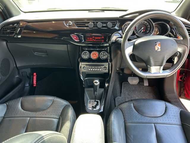 シトロエン ＤＳ３ シック レザーエディション 高知県 2014(平26)年 4.8万km 赤 AUX/AM/FM/クルコン/ETC/革シート