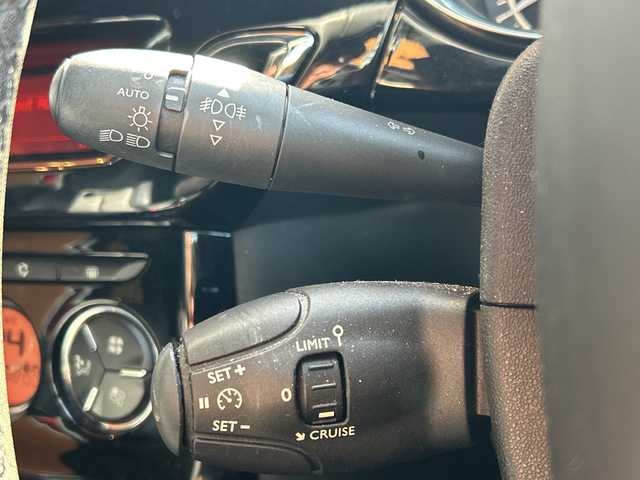 シトロエン ＤＳ３ シック レザーエディション 高知県 2014(平26)年 4.8万km 赤 AUX/AM/FM/クルコン/ETC/革シート