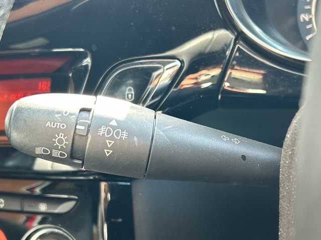 シトロエン ＤＳ３ シック レザーエディション 高知県 2014(平26)年 4.8万km 赤 AUX/AM/FM/クルコン/ETC/革シート