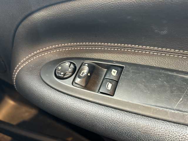 シトロエン ＤＳ３ シック レザーエディション 高知県 2014(平26)年 4.8万km 赤 AUX/AM/FM/クルコン/ETC/革シート