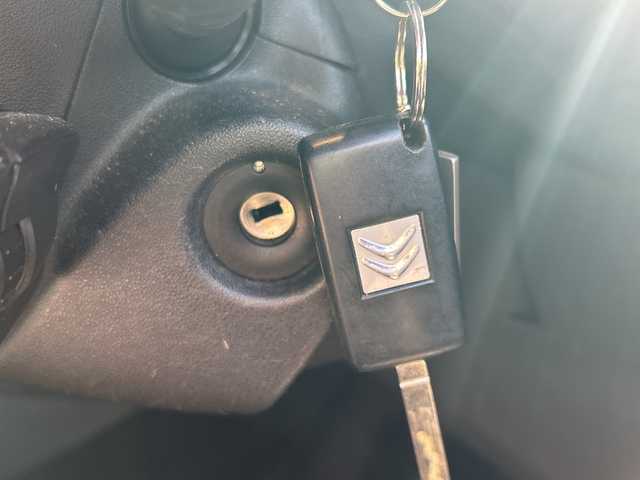 シトロエン ＤＳ３ シック レザーエディション 高知県 2014(平26)年 4.8万km 赤 AUX/AM/FM/クルコン/ETC/革シート