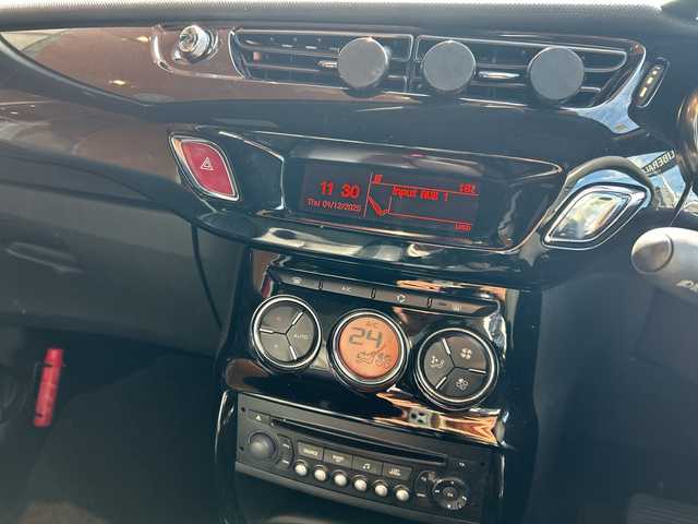 シトロエン ＤＳ３ シック レザーエディション 高知県 2014(平26)年 4.8万km 赤 AUX/AM/FM/クルコン/ETC/革シート