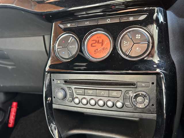 シトロエン ＤＳ３ シック レザーエディション 高知県 2014(平26)年 4.8万km 赤 AUX/AM/FM/クルコン/ETC/革シート