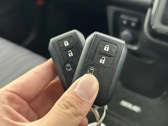 スズキ ソリオ HV MX 千葉県 2021(令3)年 0.9万km ピュアホワイトP 禁煙車/社外ナビ/・CN-RZ865/・CD/DVD/BT/フルセグ/左側パワースライドドア/デュアルカメラブレーキサポート/コーナーセンサー/前席シートヒーター/レーダークルーズコントロール/車線逸脱警報/ETC/純正15インチアルミホイール/スマートキー/スペアキー/横滑り防止装置/サイド＆カーテンエアバッグ