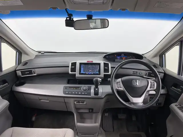 ホンダ フリード ハイブリット ジャストセレクション 大分県 2013(平25)年 8万km プレミアムブルーオパールメタリック 社外メモリーナビ/（フルセグ/CD/DVD/Bluetooth）/バックカメラ/両側パワースライドドア/HIDヘッドライト/クルーズコントロール/前後ドライブレコーダー/ステアリングスイッチ/オートエアコン/ビルトインETC/電動格納ミラー/保証書・取扱説明書/スマートキー