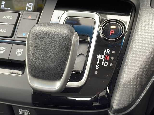 ホンダ ステップワゴン スパーダ ハイブリッド B ホンダセンシング 千葉県 2018(平30)年 6.4万km プラチナホワイトパール 純正Gathersナビ/・FM/AM CD SD USB BT フルセグTV/ホンダセンシング/アダプティブクルーズコントロール/衝突軽減ブレーキ/車線維持機能/両側パワースライドドア/LEDヘッドライト/独立温度調整オートエアコン/バックカメラ/オートマチックハイビーム/プッシュスタート/スマートキー/ETC/EV走行モード/ダッシュボード収納/電動格納ミラー/ドアバイザー/ドライブレコーダー/わくわくゲート/禁煙車