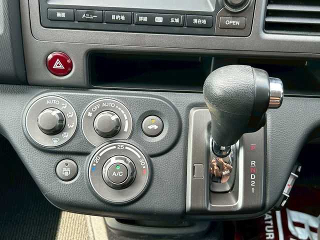 ホンダ クロスロード 18L HDDナビエディション 宮崎県 2009(平21)年 7.9万km 茶 AIS検査済み/【2501048980】社外パーツ取付有/全塗装（グラファイトメタリック）/純正HDDナビ/バックカメラ/HIDヘッドライト/キーレスキー/純正フロアマット/クリアサイドマーカー（社外）/WEDS　マッドヴァンスX タイプS（社外）/モンスタ　テレーングリッパー（社外）/リフトアップキット（社外）/アルミ製ルーフラック（社外）/イノー　ベースキャリア（社外）