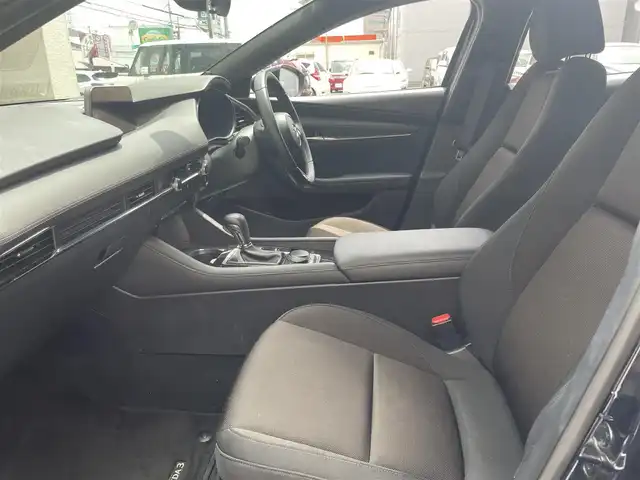 マツダ マツダ３ファストバック 15S ツーリング 大阪府 2019(令1)年 1.6万km ディープクリスタルブルーマイカ ワンオーナー/8.8インチ純正SDナビ/（フルセグ/BT/CD/DVD）/全方位カメラ/プリクラッシュセーフティー/BSM/横滑り防止システム/ヘッドアップディスプレイ/レーダーモニター/クルーズコントロール/（追従有）/前後コーナーセンサー/社外ホイール/（VALENTINA）/ETC/保証書/取扱説明書/スペアキー　有