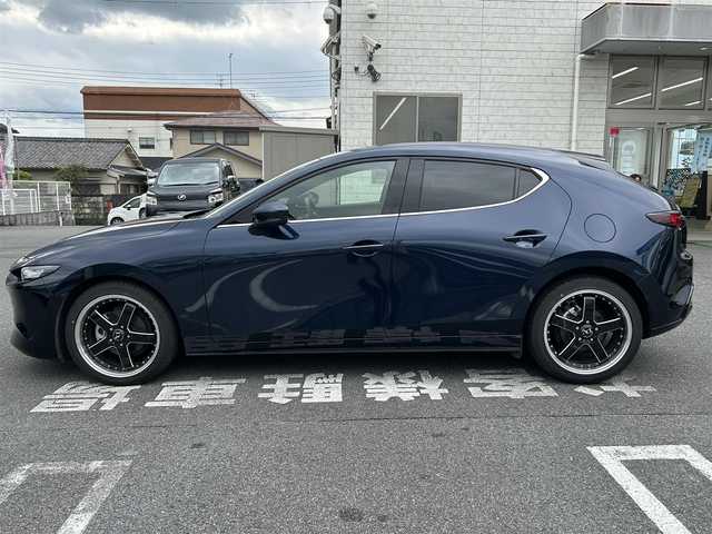 マツダ マツダ３ファストバック 15S ツーリング 奈良県 2019(令1)年 1.6万km ディープクリスタルブルーマイカ ワンオーナー/純正SDナビ8.8インチ/（フルセグ/BT/CD/DVD）/全方位カメラ/プリクラッシュセーフティー/BSM/横滑り防止システム/ヘッドアップディスプレイ/レーダーモニター/クルーズコントロール/（追従有）/前後コーナーセンサー/社外ホイール/（VALENTINA）/ETC/保証書/取扱説明書/スペアキー　有