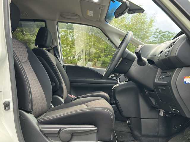 日産 セレナ HWS S HV Vセレ +SeftyⅡ 京都府 2015(平27)年 5.8万km ブリリアントホワイトパール ワンオーナー/KENWOODナビ/・フルセグTV/CD/DVD/AM/FM/アラウンドビューモニター/バックカメラ/両側パワースライドドア/プリクラッシュセーフティ/レーンアシスト/アイドリングストップ/横滑り防止装置/コーナーセンサー/ステアリングスイッチ/ビルトインETC/電格ウインカーミラー/オートライト/プッシュスタート/純正フロアマット/純正ドアバイザー/保証書/取説