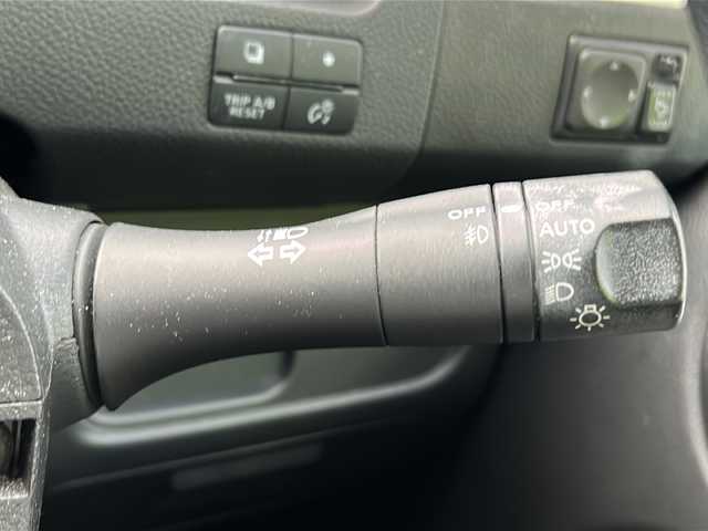 日産 セレナ HWS S HV Vセレ +SeftyⅡ 京都府 2015(平27)年 5.8万km ブリリアントホワイトパール ワンオーナー/KENWOODナビ/・フルセグTV/CD/DVD/AM/FM/アラウンドビューモニター/バックカメラ/両側パワースライドドア/プリクラッシュセーフティ/レーンアシスト/アイドリングストップ/横滑り防止装置/コーナーセンサー/ステアリングスイッチ/ビルトインETC/電格ウインカーミラー/オートライト/プッシュスタート/純正フロアマット/純正ドアバイザー/保証書/取説