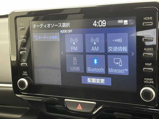 トヨタ ヤリス ハイブリッド 千葉県 2022(令4)年 2.8万km ホワイトパールクリスタルシャイン 衝突軽減ブレーキ/レーンキープアシスト/レーダークルーズコントロール/オートマチックハイビーム/全方位カメラ/純正メモリナビ/（フルセグ/Bluetooth/USB/FM/AM）/ビルトインETC/ドライブレコーダー（前のみ）/アイドリングストップ/シートヒーター（運転席＋助手席）/LEDヘッドライト/電動格納ミラー/ブラインドスポットモニター/社外フロアマット/W＋サイド＋カーテンエアバッグ