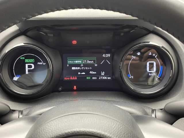 トヨタ ヤリス ハイブリッド 千葉県 2022(令4)年 2.8万km ホワイトパールクリスタルシャイン 衝突軽減ブレーキ/レーンキープアシスト/レーダークルーズコントロール/オートマチックハイビーム/全方位カメラ/純正メモリナビ/（フルセグ/Bluetooth/USB/FM/AM）/ビルトインETC/ドライブレコーダー（前のみ）/アイドリングストップ/シートヒーター（運転席＋助手席）/LEDヘッドライト/電動格納ミラー/ブラインドスポットモニター/社外フロアマット/W＋サイド＋カーテンエアバッグ