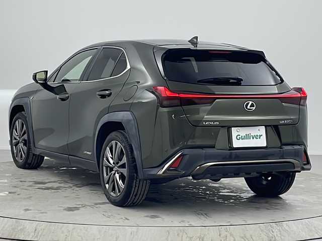レクサス ＵＸ 250h Fスポーツ 熊本県 2019(令1)年 3万km テレーンカーキマイカM 純正ナビ/（フルセグTV/Bluetooth/CD/DVD）/全方位カメラ/レーダークルーズコントロール/LEDヘッドライト/シートヒーター/エアシート/純正18インチアルミホイール/オートエアコン/スマートキー/ETC2.0
