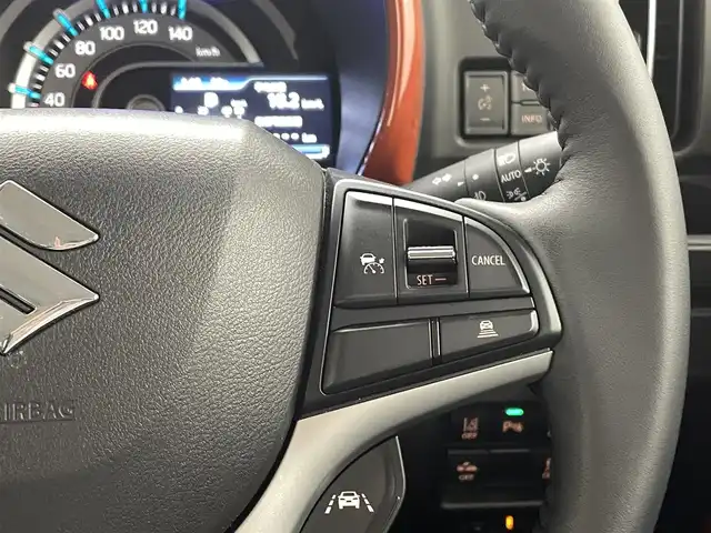 スズキ ハスラー HYBRID X 熊本県 2023(令5)年 2万km バーミリオンオレンジ/ガンメタリック2トーン 禁煙車　/純正OPタフスタイルデカールセット/純正OPインパネガーニッシュセット/純正OPドアトリムガーニッシュ/社外ナビ（ＣＤ・ＤＶＤ・フルセグ・ＢＴ・ＳＤ・ＵＳＢ）/バックカメラ　/純正前後ドライブレコーダー　/ビルトインＥＴＣ　/後ろのみクリアランスソナー　/前席シートヒーター　/スズキセーフティサポート/・デュアルセンサーブレーキサポート/・誤発進制御機能/・後退時ブレーキサポート/・後側誤発進抑制/・車線逸脱抑制機能/・車線逸脱警報機能/・ふらつき警報機能/・先行車発進お知らせ機能/・標識認識システム/・レーダークルーズコントロール　/横滑り防止/アイドリングストップ/純正フロアマット/純正１５インチAW/オートライト/LEDヘッドライト/フォグランプ/スマートキー/プッシュスタート/取扱説明書