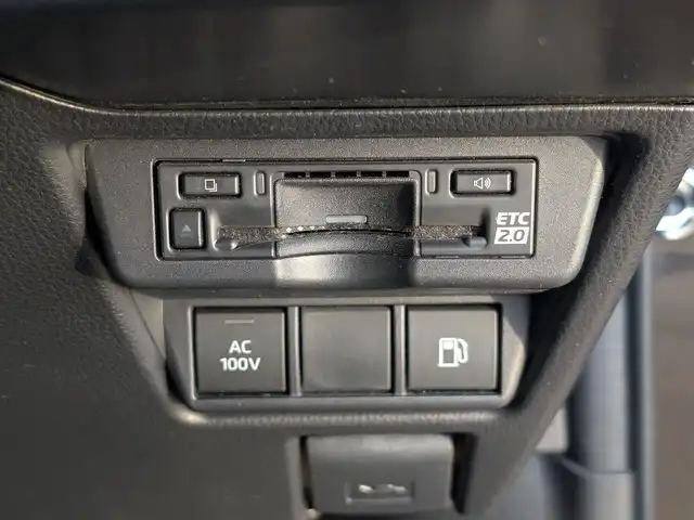 トヨタ プリウス G 福井県 2024(令6)年 2.9万km アティチュードブラックマイカ 純正メモリナビ/AM/FM/フルセグ/BT/USB/Miracast/バックカメラ/全車速追従機能付クルーズコントロール/コーナーセンサー/BSM/衝突被害軽減システム/パーキングアシスト/レーンキープアシスト/横滑り防止装置/盗難防止装置/ビルトインETC2.0/シートヒーター/１００V充電/SOSボタン/純正フロアマット/LEDヘッドライト/オートホールド/純正19インチAW/スマートキー